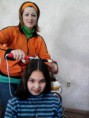 /album/peluqueria-infantil/peinando-jpg/